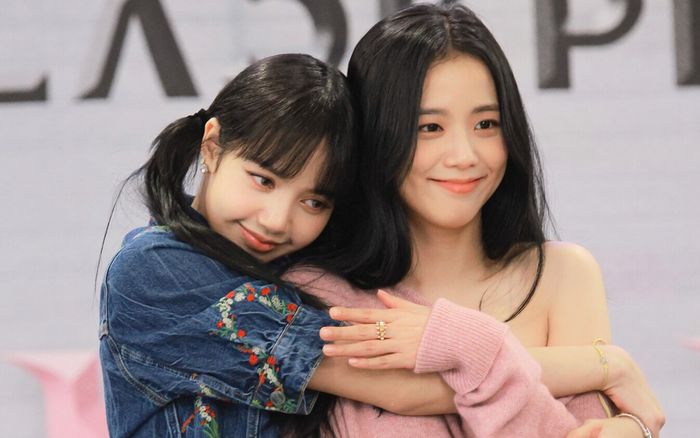 Giữa ồn ào, Lisa chính thức phá kỷ lục của Jisoo