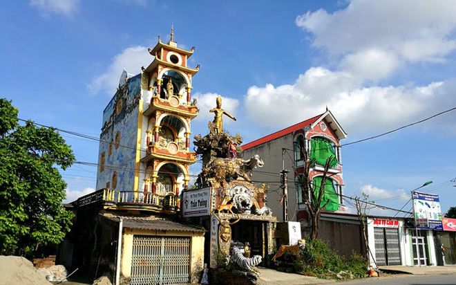 Ngôi nhà kỳ quái ở Hưng Yên, ai đi qua cũng choáng ngợp