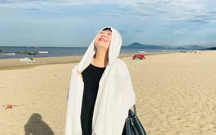 'Mẹ màn ảnh' của Thúy Diễm khoe sắc vóc nóng bỏng ở tuổi 54