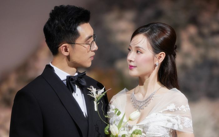 Hot girl 2 con lên tiếng chuyện 'sượng trân' tại đám cưới Midu