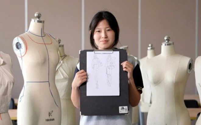 Nữ sinh 17 tuổi được ngợi ca 'giỏi hơn tiến sĩ' vì lí do đặc biệt