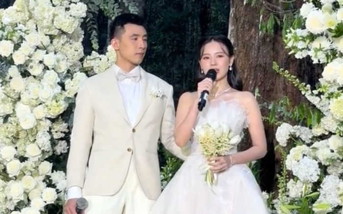 Lộ video Midu phát biểu trong hôn lễ mật, ông xã thiếu gia có hành động gây chú ý