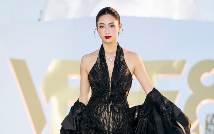 Hoa hậu Lương Thùy Linh trình diễn vedette cho BST của NTK Tron Bùi