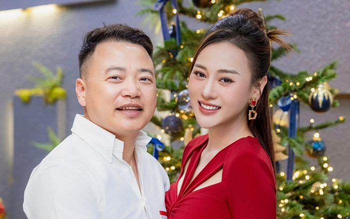 Phương Oanh khoe ảnh khóa môi Shark Bình cực ngọt, còn làm một điều mà mọi cặp đôi yêu nhau cũng làm