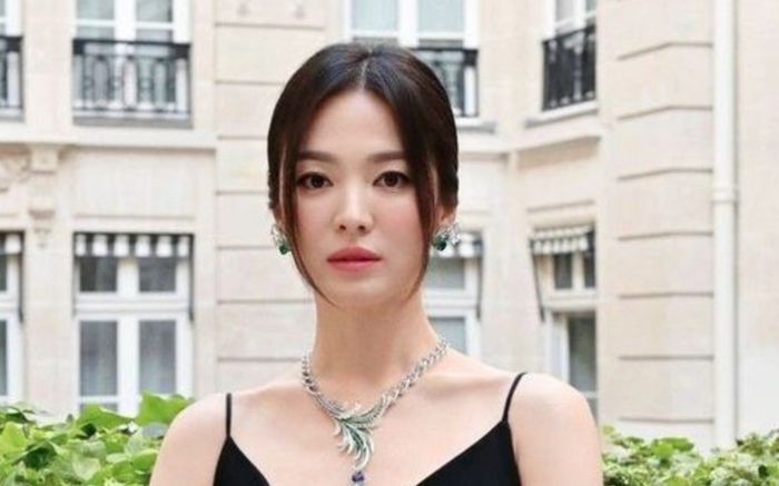 Song Hye Kyo năm lần bảy lượt bị so sánh với tình địch nhưng đến giờ vẫn cô đơn