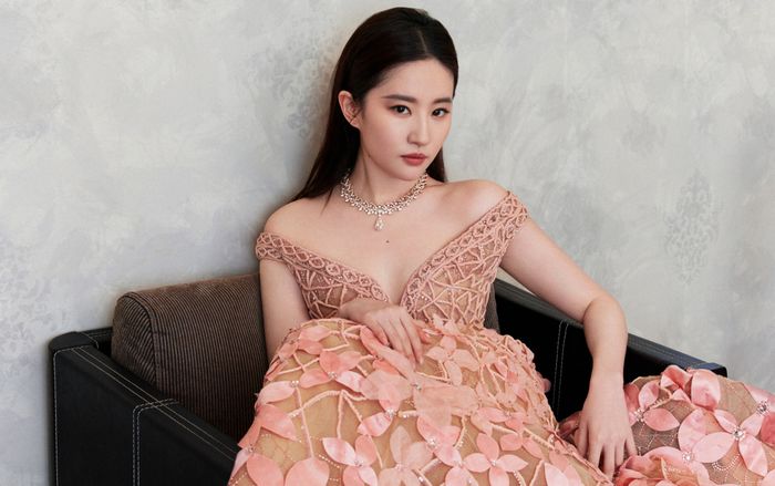 Vị trí “lơ lửng” của Lưu Diệc Phi trong showbiz Hoa ngữ