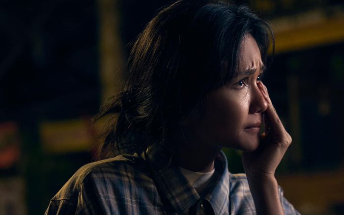 H'Hen Niê gặp áp lực lớn, tâm lý lo sợ