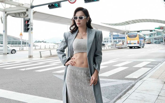 Thông báo mang thai lần 3, eo Phương Trinh Jolie vẫn thon đến lạ!