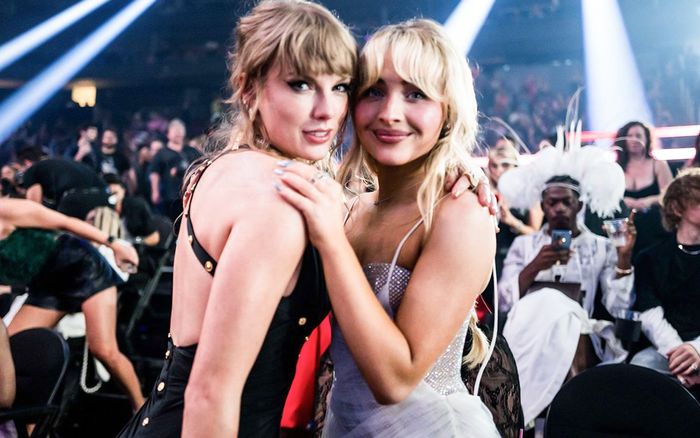 Taylor Swift xóa tan nghi vấn bất hòa với Sabrina Carpenter