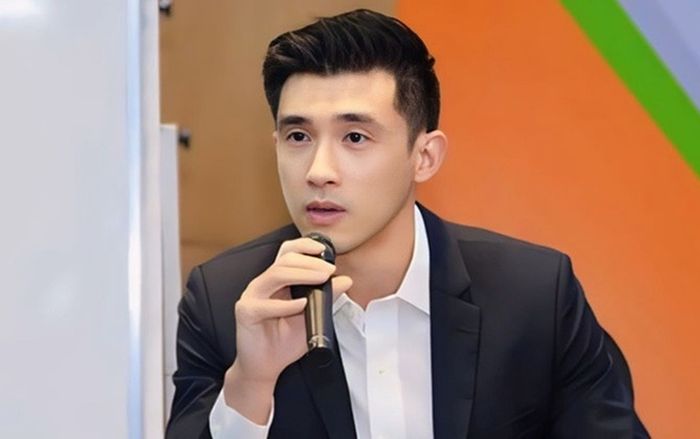 Chồng thiếu gia Midu: Gương mặt thư sinh nhưng vóc dáng vạm vỡ