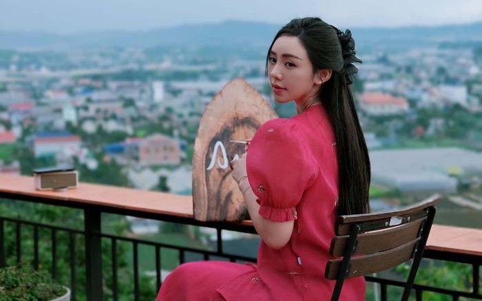 Quỳnh Kool khoe visual nàng thơ, không cần hở bạo vẫn khiến dân tình ngẩn ngơ