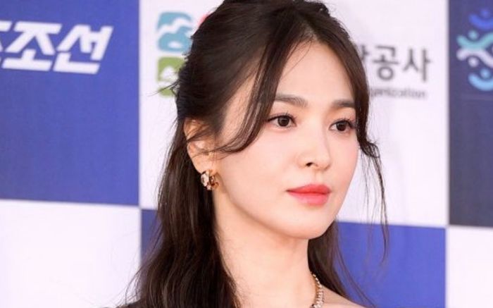 Song Hye Kyo từng thân mật với một mỹ nam nổi tiếng khi mới 17 tuổi, nhan sắc 'bạn trai' gây sốt