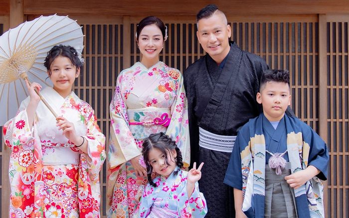 Jennifer Phạm cùng chồng đưa các con đi du lịch, nhan sắc bà mẹ 4 con chiếm trọn spotlight