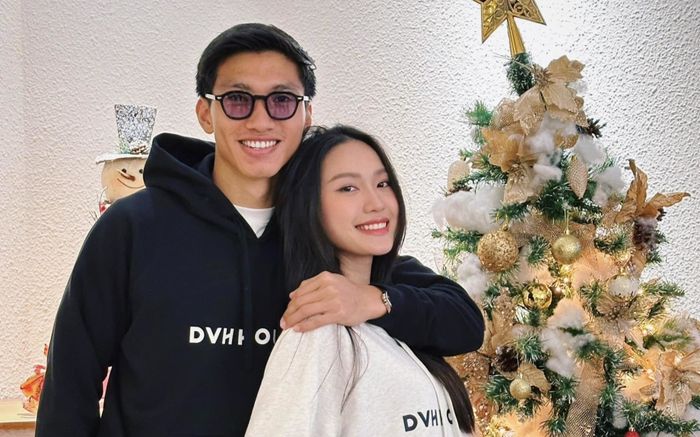 Động thái lạ của vợ Đoàn Văn Hậu