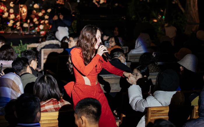 Nữ ca sĩ Việt bức xúc khi nhận được tiền quyên góp từ thiện