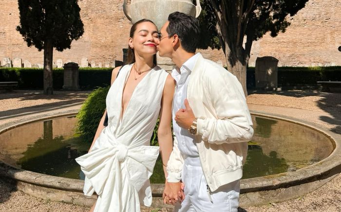 Hồ Ngọc Hà hôn Kim Lý cực ngọt khi về Thuỵ Điển thăm bố mẹ chồng