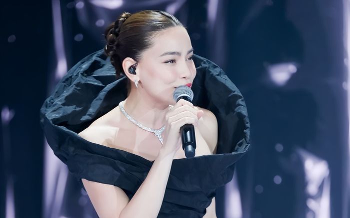 Đẳng cấp quý cô: Hồ Ngọc Hà đeo kim cương 7 tỉ trong ngày trọng đại