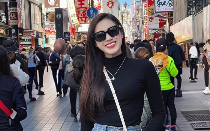 Đỗ Thị Hà ít show vẫn sống sang chảnh