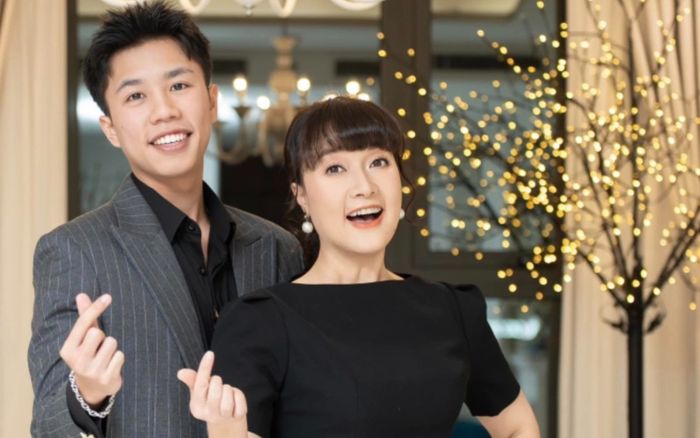 Nghệ sĩ Vân Dung đăng ảnh cùng quý tử, dân tình nô nức 'apply' làm con dâu