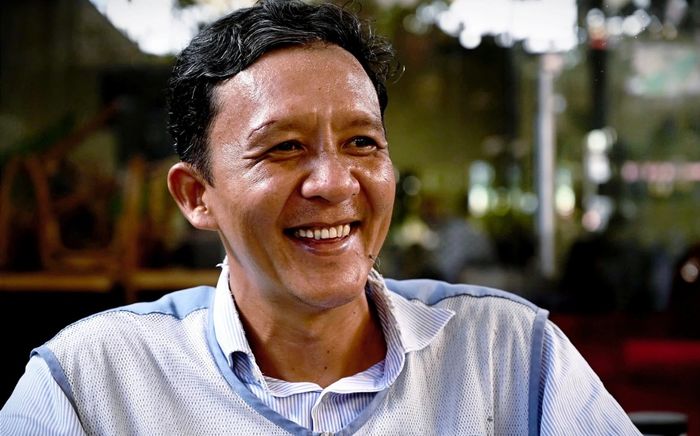 Mặc ngọn lửa đã bén đến lưng, người đàn ông vẫn bất chấp kéo tay cứu tài xế bị mắc kẹt trên cầu Phú Mỹ