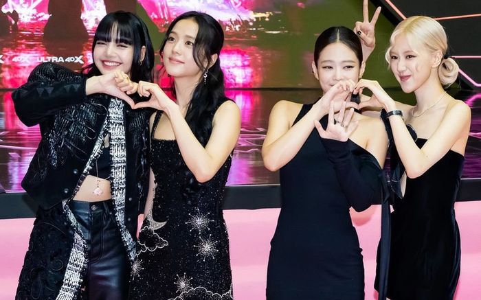 Lisa bị phân biệt đối xử khi xuất hiện cùng BLACKPINK?