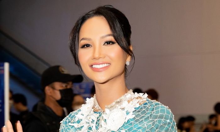 Năm 2022, H'Hen Niê từng làm đại sứ cuộc thi nhan sắc nào vướng ồn ào tranh chấp tên gọi Việt hoá với Miss Grand Vietnam?