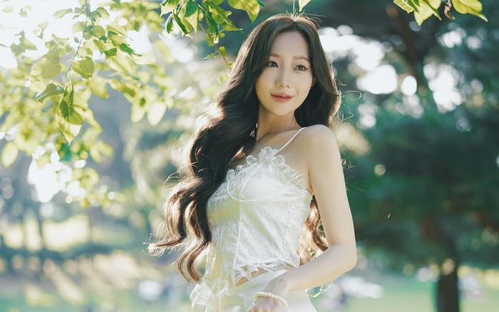 Phong cách tựa nàng thơ của 'Taeyeon bản Việt' tại Đảo Thiên Đường