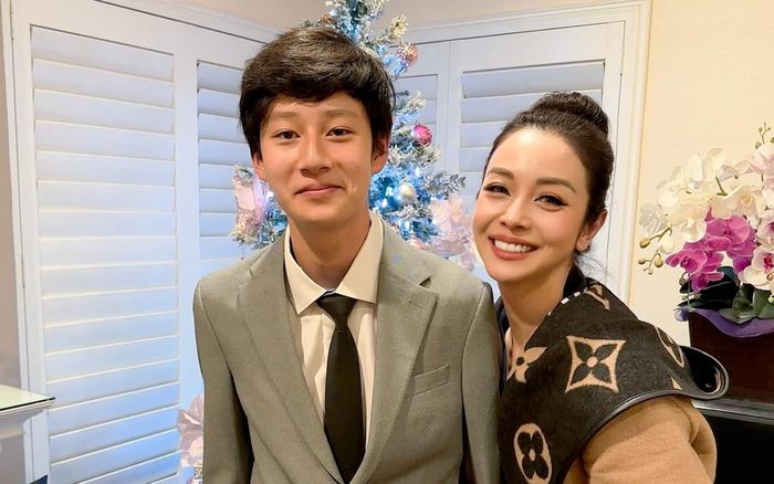 Con trai Jennifer Phạm ngày càng ra dáng nam thần