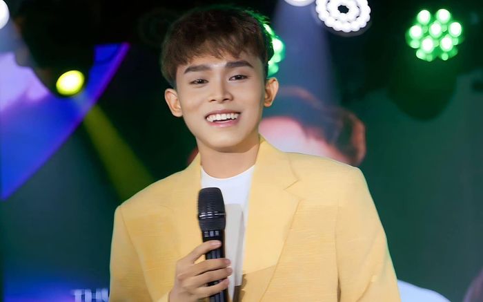 Fan nhí muốn hôn Hồ Văn Cường trên sân khấu, nam ca sĩ: 'Làm gì mà vồ vập vậy?'