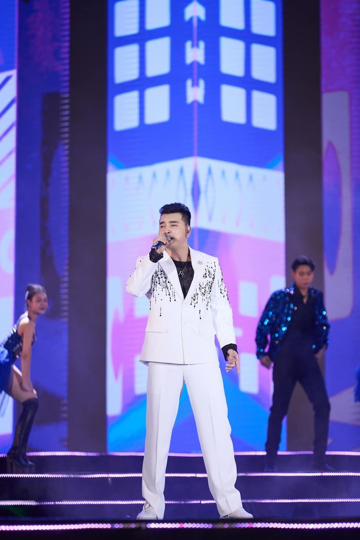 Tên thật của Ưng Hoàng Phúc?