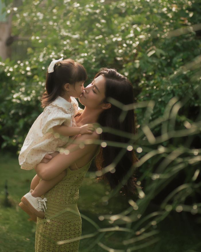 Tên thật của Đông Nhi?