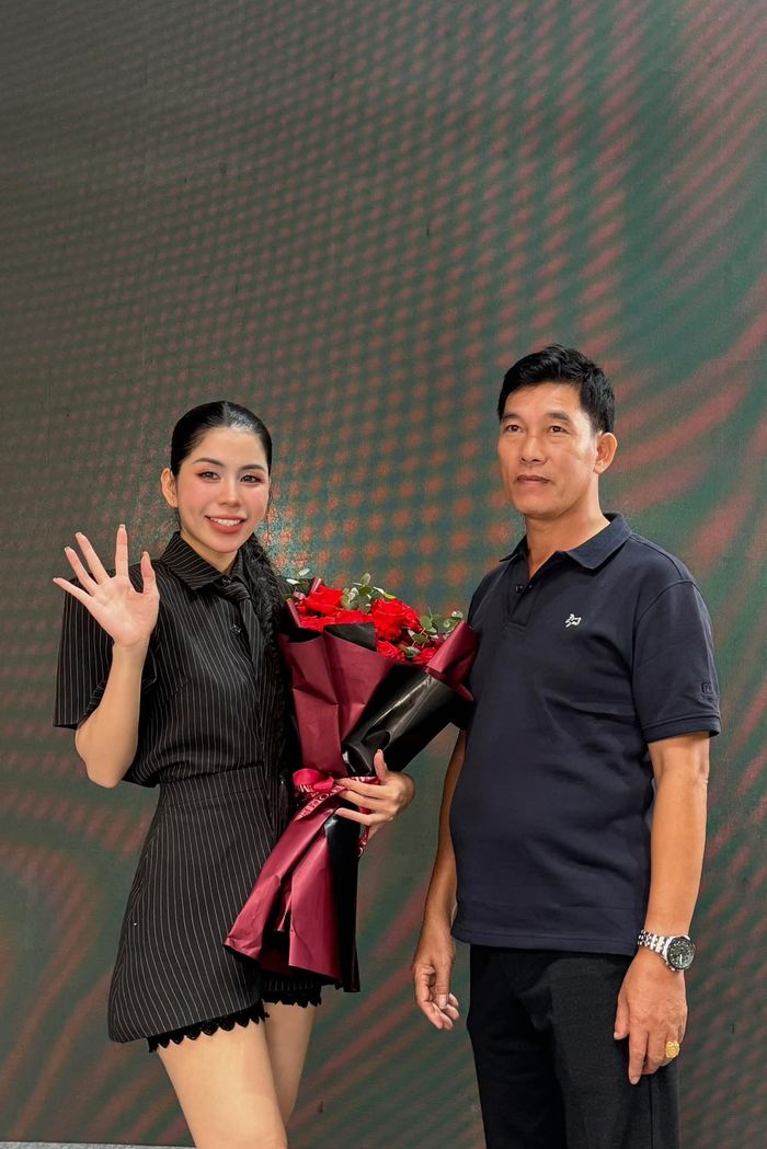 Trước khi trở thành một hiện tượng mạng, trong quá khứ, Hằng Du Mục đã từng có một tuổi thơ như thế nào?