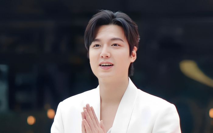 Lee Min Ho và 'bạn gái' kém 8 tuổi lộ diện, báo tin trọng đại sau 2 năm thai nghén