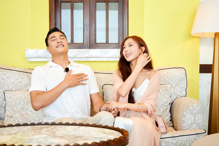 Khi ở hồ bơi cùng Yuna Vũ, Mạnh Kiên đã thả thính đối phương: "Em thật quyến rũ, nhìn em xinh đẹp như nàng tiên cá". Đúng hay sai?