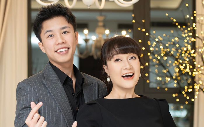 Con trai Vân Dung kể mẹ ẵm tháo chạy khi diễn hội chợ, ngủ gầm xe tải, giờ thay đổi ra sao?