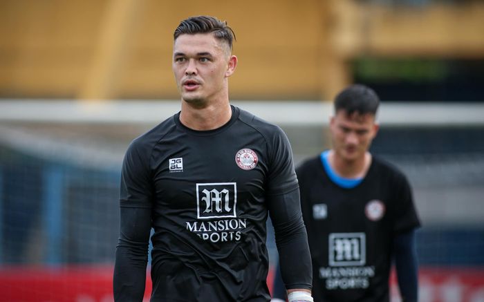 Chuyện gì đang xảy ra với thủ môn hay nhất Việt Nam?