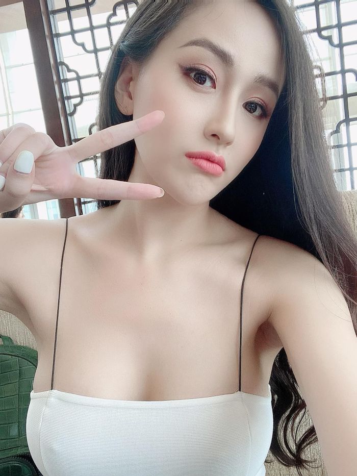 Mai Phương Thúy đã làm gì để hô biến làn da đen nhẻm thành trắng mịn?