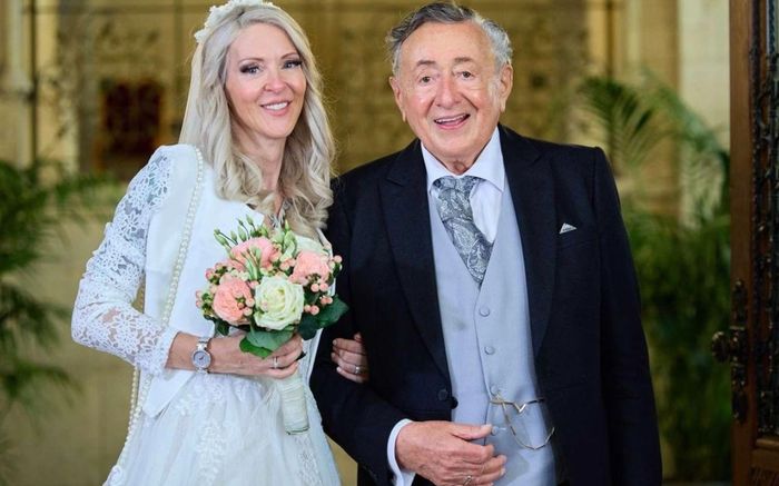 Qua đời sau 72 ngày cưới, tỷ phú để lại toàn bộ tài sản cho vợ trẻ thứ 6