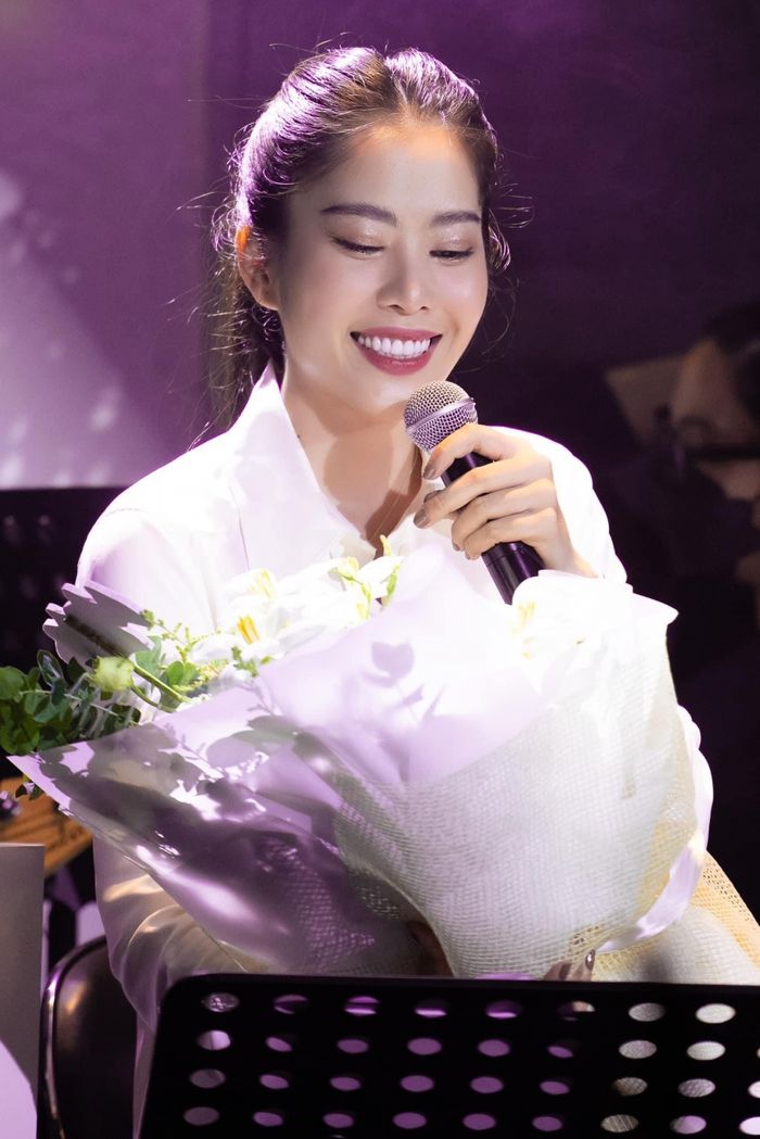 Người đẹp đi hát nào từng là Hoa khôi Đồng bằng Sông Cửu Long, Top 10 Miss World Vietnam?