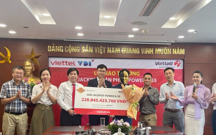 Trúng độc đắc 228 tỷ, 9X Bình Định đóng góp an sinh xã hội gần 3 tỷ đồng