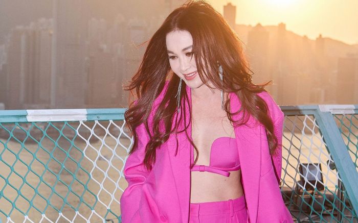 Đát Kỷ đẹp nhất màn ảnh tự tin khoe vóc dáng nóng bỏng ở tuổi 58