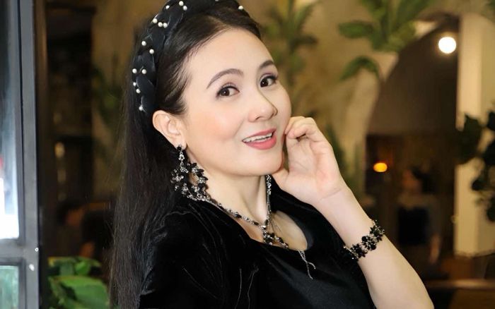 Thanh Ngân: 'Bà hoàng cải lương' hát nhạc trẻ ở tuổi 51
