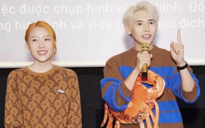 Lộ khoảnh khắc Uyển Ân - em gái Trấn Thành 'dính như sam' với bạn trai