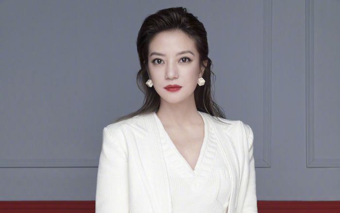 Triệu Vy tái xuất sau 3 năm bị phong sát