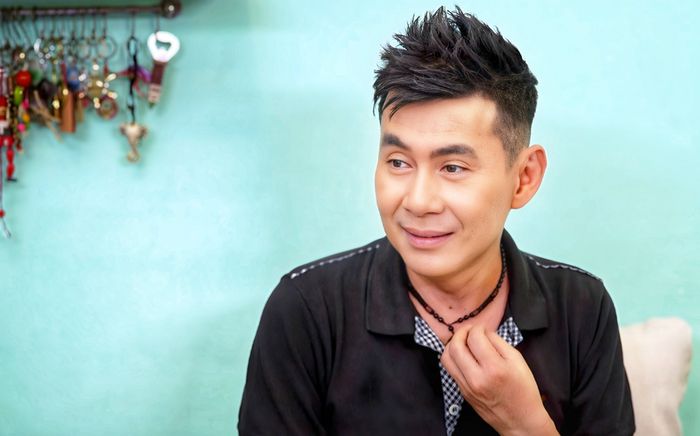 Nam ca sĩ Việt được trả chục cây vàng mỗi đêm, tốt nghiệp thạc sĩ nước ngoài giờ ra sao?