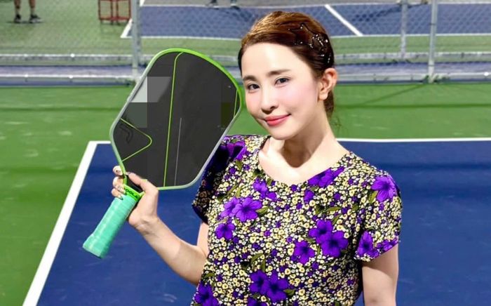 Quỳnh Nga giấu kín dáng thon với đồ bộ sau khi bị chê mặc gợi cảm