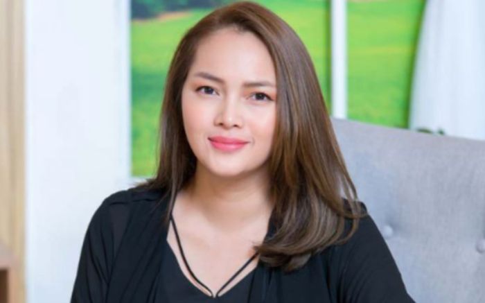 Á hậu rời showbiz làm mẹ đơn thân, bán khô nuôi 5 con học trường quốc tế