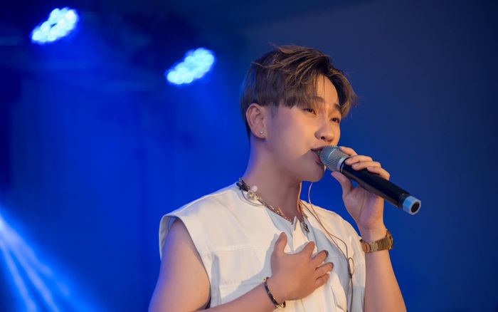 Nam ca sĩ 9x Việt Nam tự bỏ tiền túi tổ chức thành công liveshow tại Úc