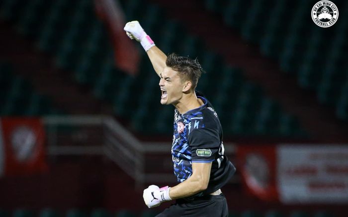 Thủ môn Patrik Lê Giang ký hợp đồng 3 năm với TPHCM