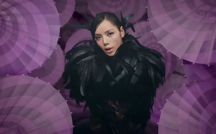 Thiết kế Việt xuất hiện trong MV gây sốt của Lisa